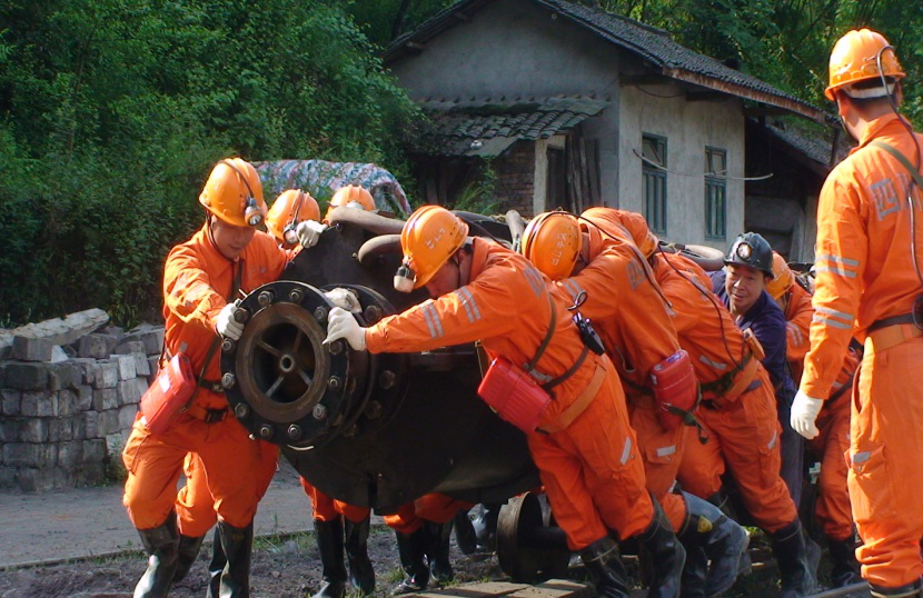 1997年7月10日，彭州市凤鸣桥水电站隧道发生特大瓦斯爆炸事故，搜救出遇难人员24名。.png